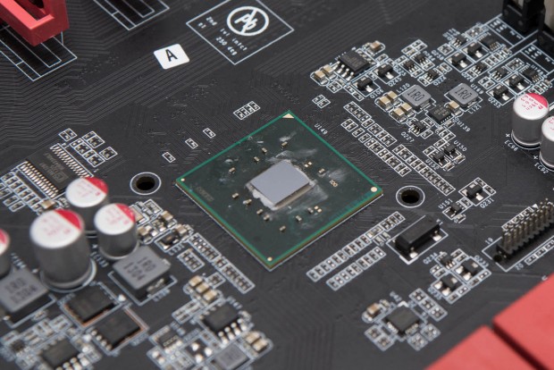 Der Ein-Chip-Chipsatz X99 ohne Kühler (Fotos: Fabian Hamacher/Golem.de)